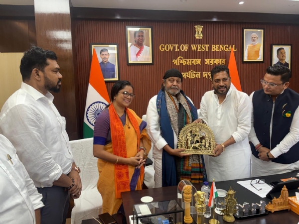 পর্যটন মন্ত্রীর সঙ্গে বৈঠক মিঠুন চক্রবর্তীর নব মহাকরণে