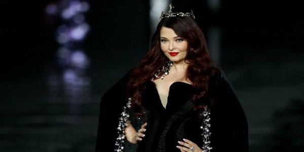 প্যারিস ফ্যাশন উইকে মঞ্চ মাতালেন ঐশ্বর্য রাই