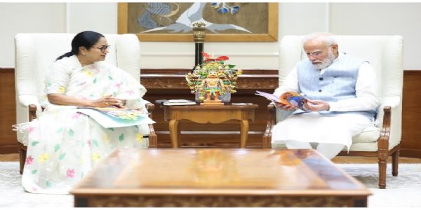 মুখ্যমন্ত্রী রেখা গুপ্তার সঙ্গে প্রধানমন্ত্রী নরেন্দ্র মোদীর বৈঠক, পেশ করা হলো উন্নয়ন সংক্রান্ত পুস্তিকা