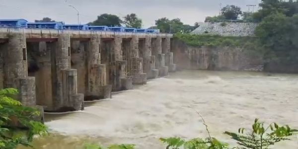 মুকুটমণিপুর জলাধার থেকে ১৫ হাজার কিউসেক জল ছাড়া, পশ্চিম মেদিনীপুরের বিস্তীর্ণ এলাকায় প্লাবনের আশঙ্কা