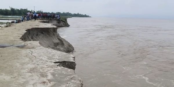 কেশরপুরে বাঁধ ভেঙে হু-হু করে ঢুকল জল, ঘটনাস্থলে বিধায়ক গৌড়চন্দ্র মণ্ডল