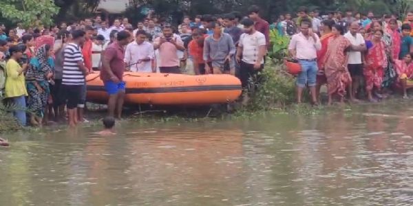 বল কুড়াতে গিয়ে ঝিলে তলিয়ে ১৫ বছরের কিশোর, স্পিডবোটে তল্লাশি বিপর্যয় মোকাবিলা দলের
