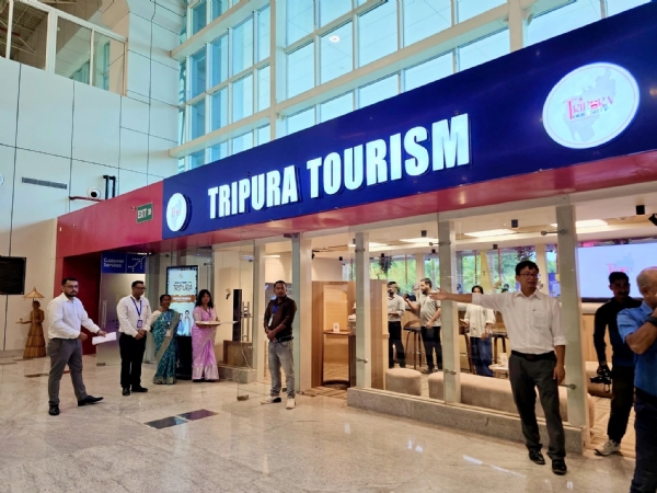 বিমানবন্দরে পর্যটন তথ্যকেন্দ্র