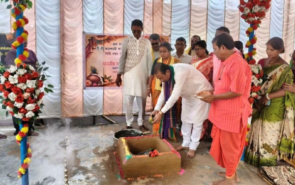 ভূমি পূজন করলেন সাংসদ রাজীব