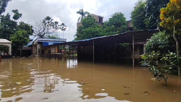 খানাকুলে বন্যা পরিস্থিতির অবনতি
