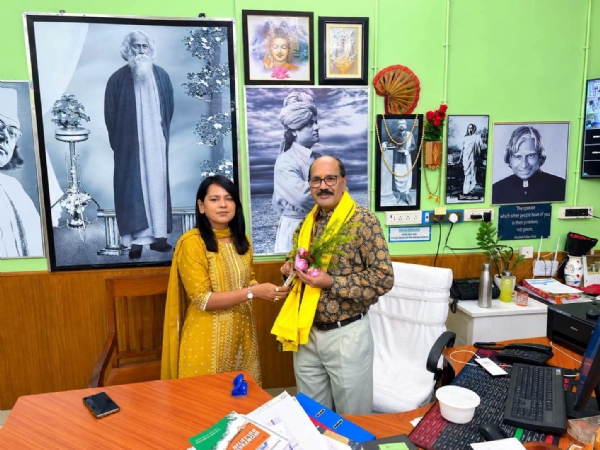 শিক্ষক দিবসে জিরাট কলেজের অধ্যক্ষকে শুভেচ্ছা মন্ত্রী সুমনা সরকারের