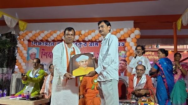 শিক্ষক দিবসে গোঘাট বিধায়ক