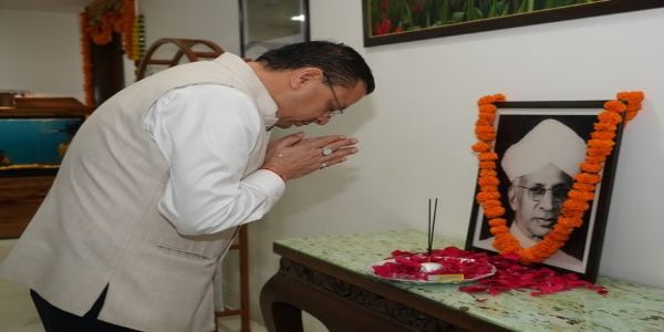 শিক্ষক দিবসে ডঃ সর্বপল্লী রাধাকৃষ্ণনকে শ্রদ্ধার্ঘ্য পুষ্কর ধামির