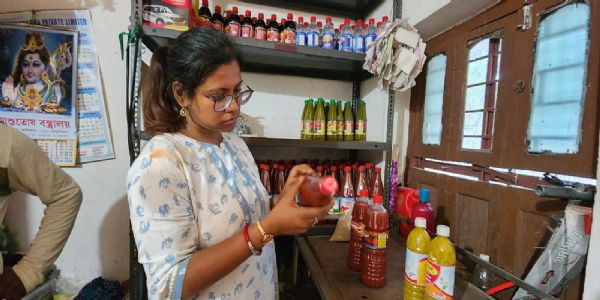 কামারপুকুরে খাদ্য দফতরের হানা, একাধিক মিষ্টির দোকান-হোটেলে অভিযান