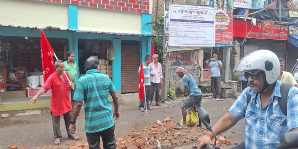 রঘুনাথপুরে বেহাল রাস্তা, দুর্ঘটনার আশঙ্কা বাড়ছে