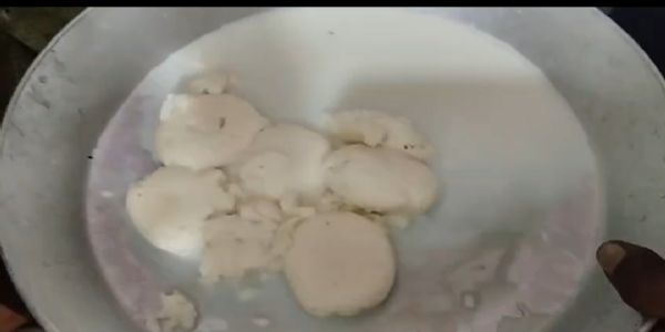 খাদ্য দফতরের অভিযানের পরদিনই কামারপুকুরের নামী মিষ্টির দোকানে মিষ্টিতে পোকা! চাঞ্চল্য