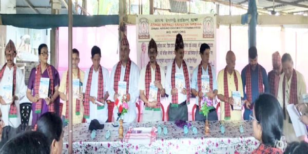 দীর্ঘ সাহিত্যযাত্রার স্বীকৃতি, হাফলংয়ে প্রকাশ মিত্র উপমন্যুর ‘সরল যুগকো কল্পনা’