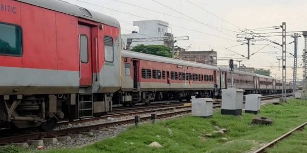বিহারে দুর্ঘটনার কবলে মহানন্দা এক্সপ্রেস, ইঞ্জিন এবং দু’টি কামরা লাইনচ্যুত