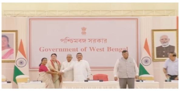 (আপডেট) বর্ধিত হারে পশ্চিমবঙ্গে বয়স্ক, প্রতিবন্ধী ও বিধবা ভাতা প্রদানের প্রক্রিয়া শুরু