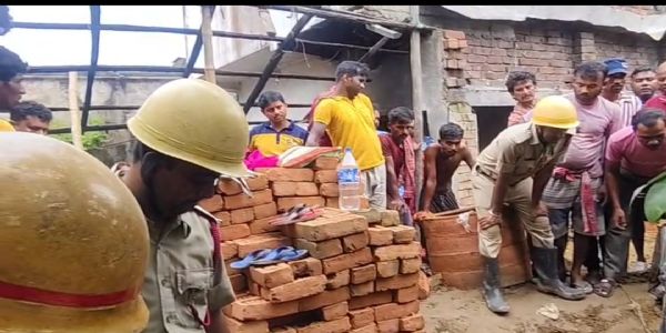 পাতকুয়া পরিষ্কার করতে গিয়ে মাটি চাপা পড়ে শ্রমিকের মর্মান্তিক মৃত্যু পুরশুড়ায়
