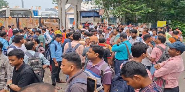 বিকাশ ভবন অভিযান চাকরিহারা শিক্ষক-শিক্ষাকর্মীদের, একাধিক দাবিতে সরব
