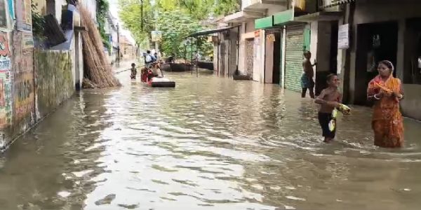 ভূতনিতে গঙ্গার জল বিপদসীমার ওপরে, জলবন্দি ১৫ হাজারের বেশি