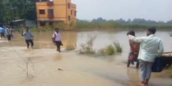 গঙ্গার জলস্তর বৃদ্ধি, মালদার সীমান্তবর্তী এলাকা থেকে ৭৫ জনকে উদ্ধার