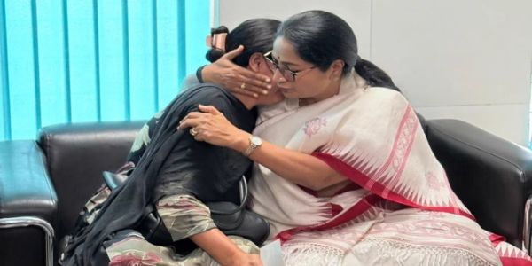 দিল্লি এইমস-এ গিয়ে বহুতল বিপর্যয়ে আহতদের সঙ্গে সাক্ষাৎ মুখ্যমন্ত্রী রেখার