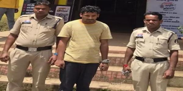 বস্তারে মোটরসাইকেল নিয়ে উধাও, যুবক গ্রেফতার