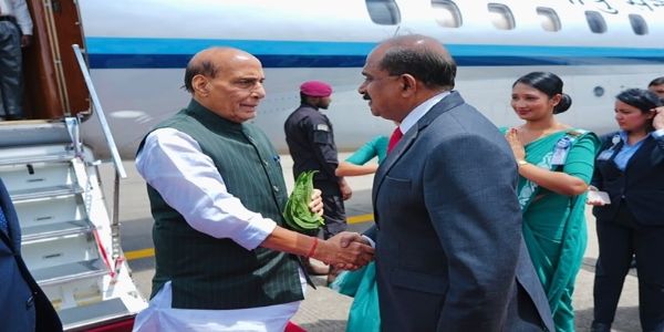 ৩-দিনের সফরে শ্রীলঙ্কার রাজধানী কলম্বো পৌঁছেছেন রাজনাথ