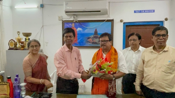 সংবর্ধনা কলেজের পক্ষ থেকে