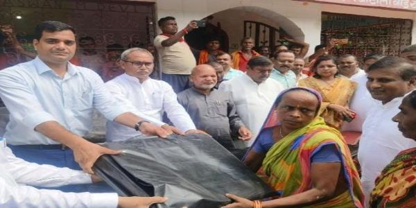 বিহারে বন্যাদুর্গতদের পাশে সরকার, ত্রাণ বণ্টনে গতি বাড়ানোর নির্দেশ মন্ত্রীর