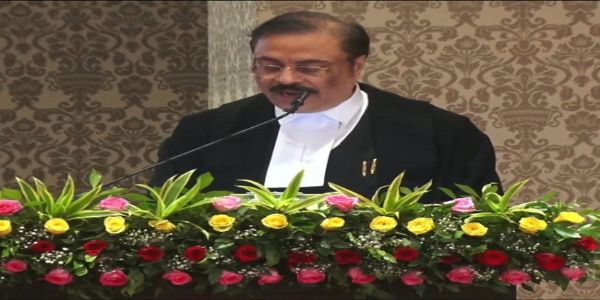 বোম্বে হাইকোর্টের ৫০-তম প্রধান বিচারপতি হলেন বিচারপতি মহেশ চন্দ্র ত্রিপাঠী